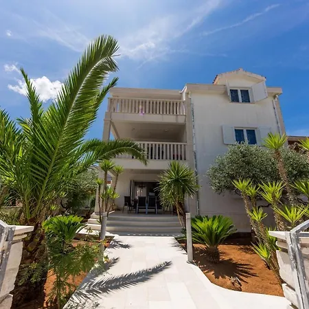 Arbanija 14825b Apartmán *