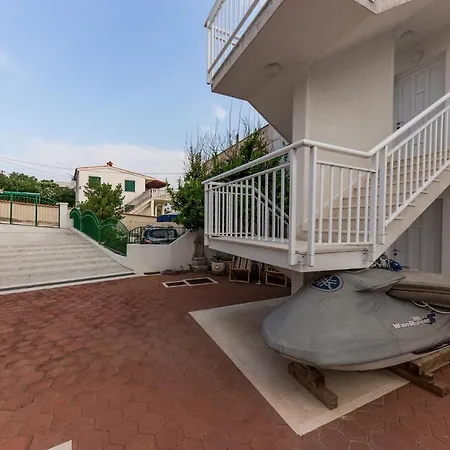 Apartmán Arbanija 14825b *